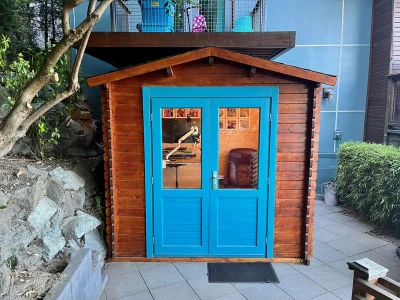 Shiba shed in a customer garden — Home office