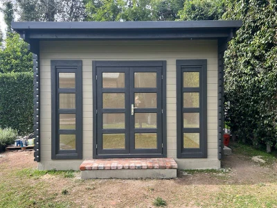 California shed in a customer garden — Home office