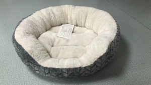 OVAL PET BED WITH 1 ACCESSORY BLANKET