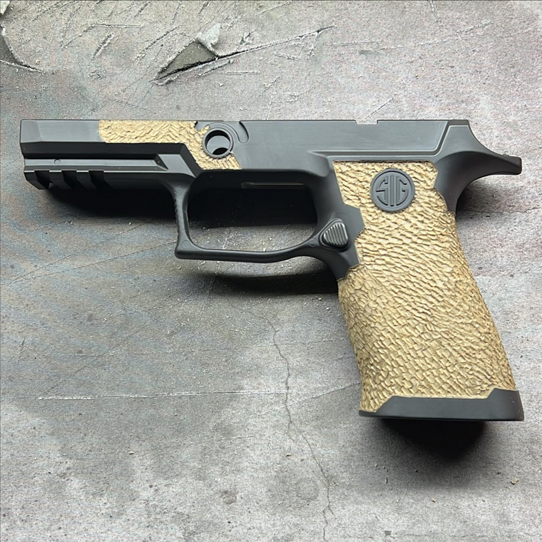 Sig P320 graphite black cerakote - IDG Stippling