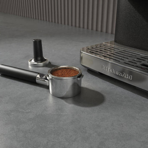 KitchenAid.ca Exclusive Colour - Semi Automatic Espresso Machine with Burr Grinder KES6551BK