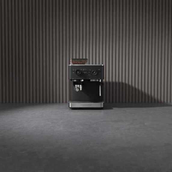 KitchenAid.ca Exclusive Colour - Semi Automatic Espresso Machine with Burr Grinder KES6551BK
