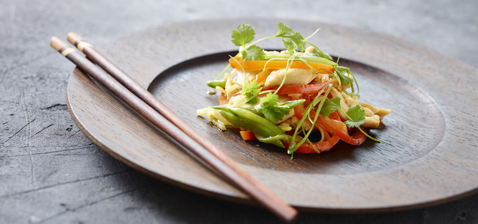 Wok Dish with Chicken and Peanuts 