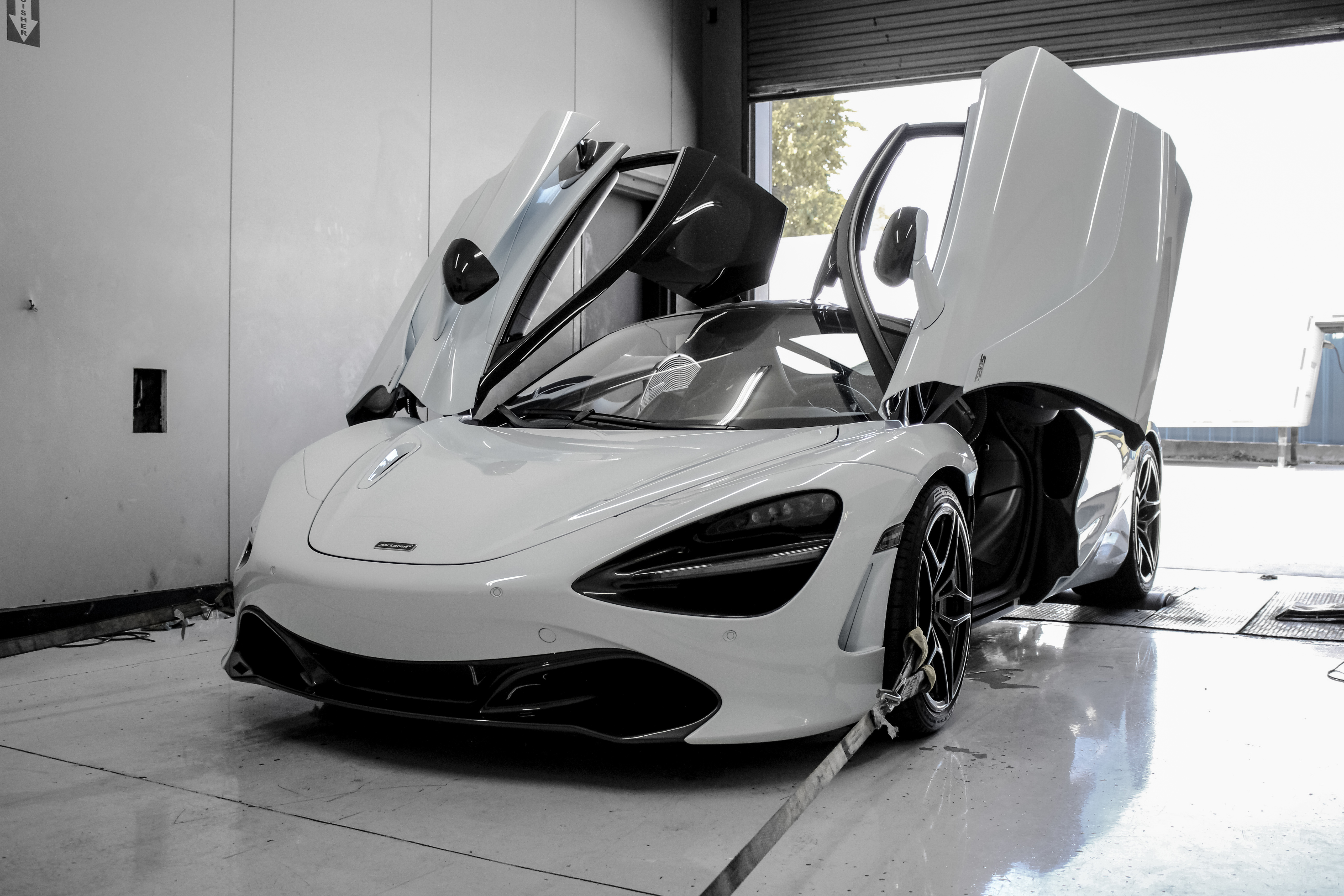 womens white 720s