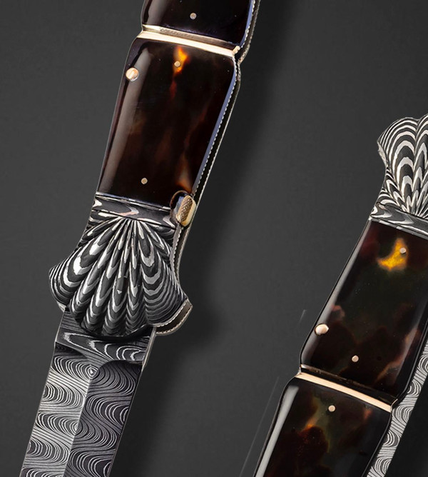 Steigerwalt, Ken Antique Amber & 10K Gold Automatic Folder with Seashell, Scalloped Bolsters by Ken Steigerwalt & Damascus by Mike Noris 