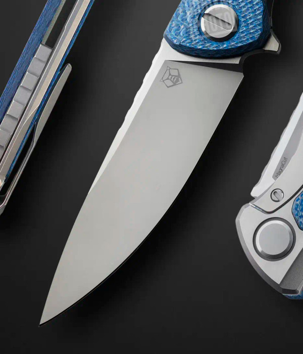 Hati CGG, Full-Sized, Lightweight Flipper-Folder with Titanium Inlay, Blue Alutex Inlay, MagnaCut, Collaboration Folder by Chris Reeve and Sergey Shirogorov ⚠️ Limited Edition ⚠️
