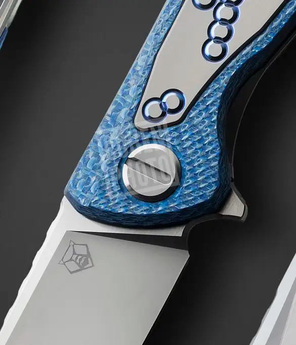 Hati CGG, Full-Sized, Lightweight Flipper-Folder with Titanium Inlay, Blue Alutex Inlay, MagnaCut, Collaboration Folder by Chris Reeve and Sergey Shirogorov ⚠️ Limited Edition ⚠️