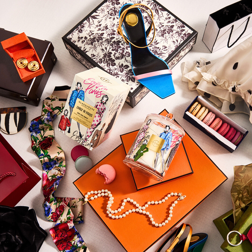 Emily in Paris Candle with Nude Violette And Praline Fragrance