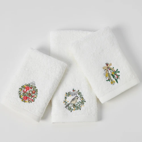 Pilbeam Living Holiday Season Mistletoe Hand Towel Single