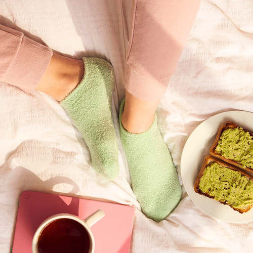 elive Moisturising Gel Socks lifestyle image