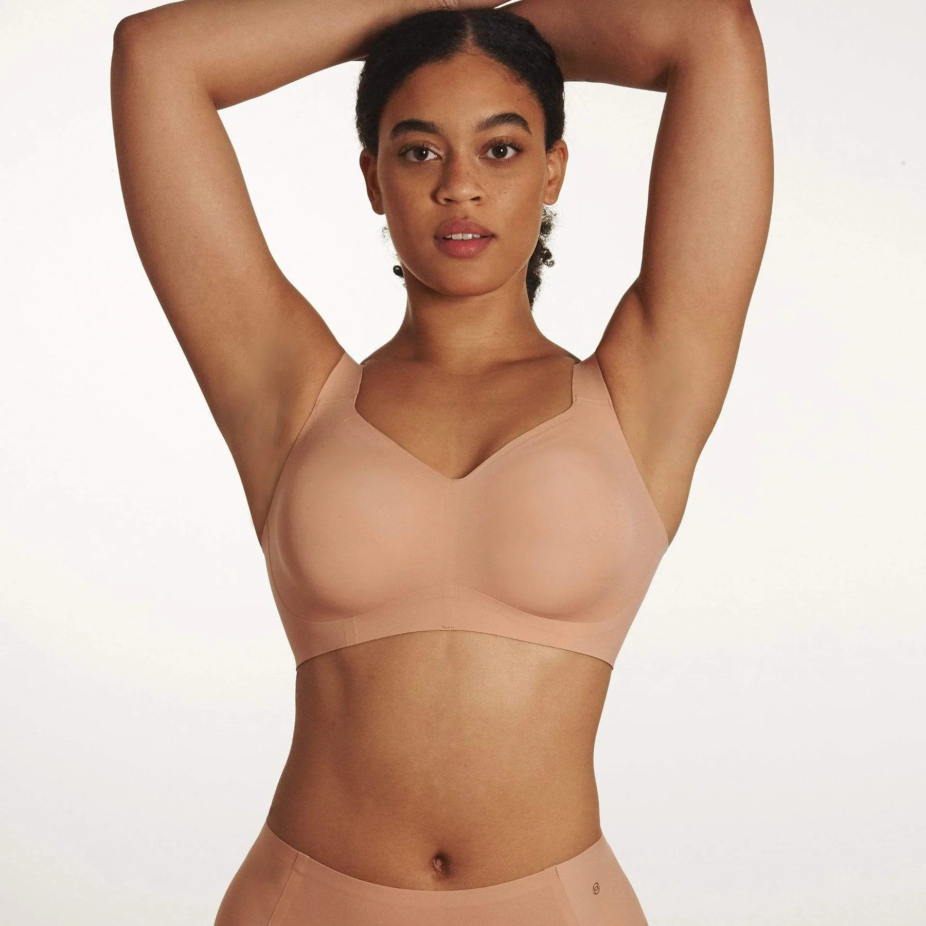 The Beyond Bra: Wireless Bra for Lift & Shaping – Evelyn & Bobbie