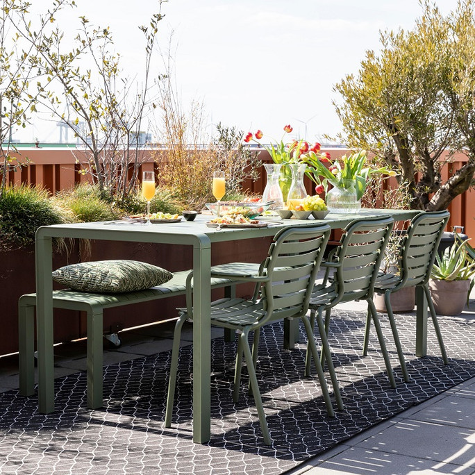 Sorrel Green Aluminium Outdoor Dining Table - Vondel