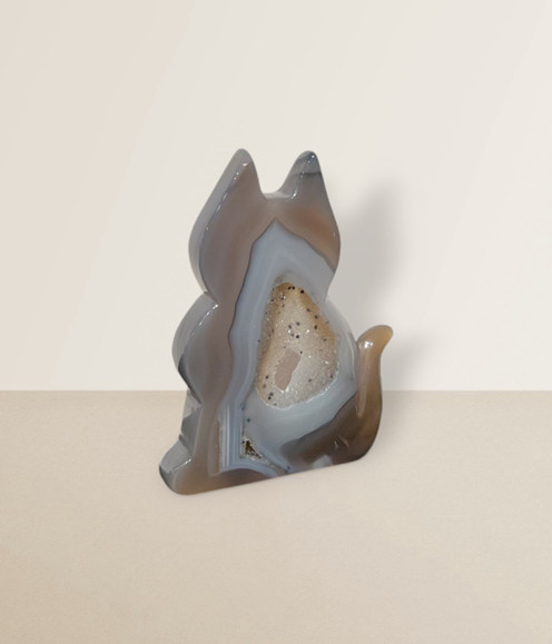 Agate Cat Carvings, a single main sample, front-facing, against a light cream coloured background.
