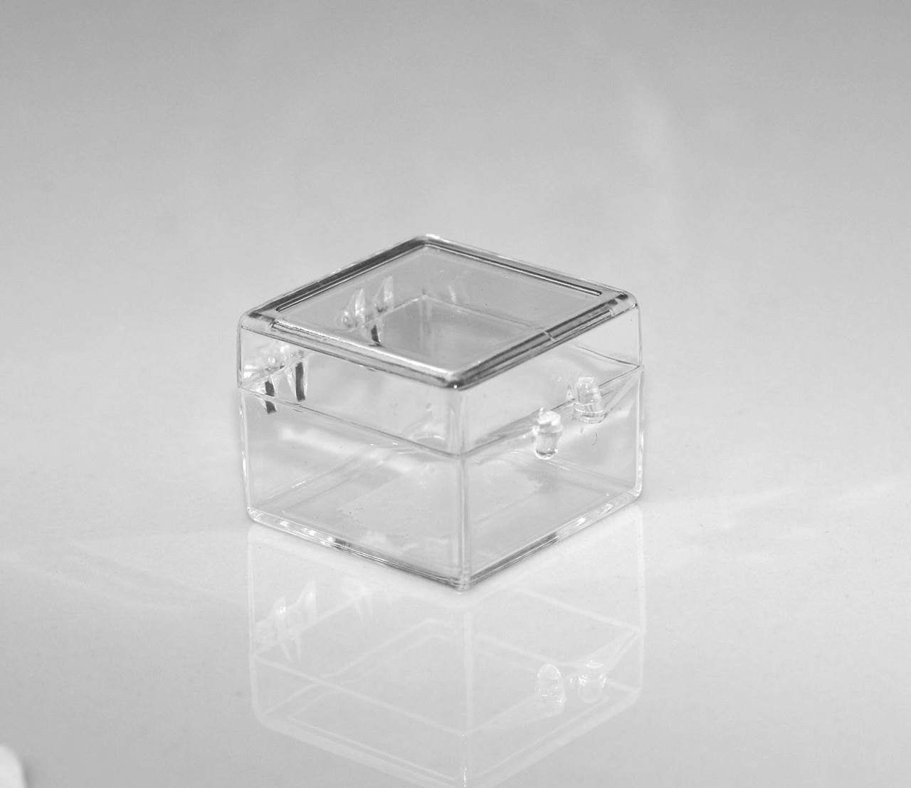 1 x 1 x 3/4 Small Plastic Box with Hinged Lid #112