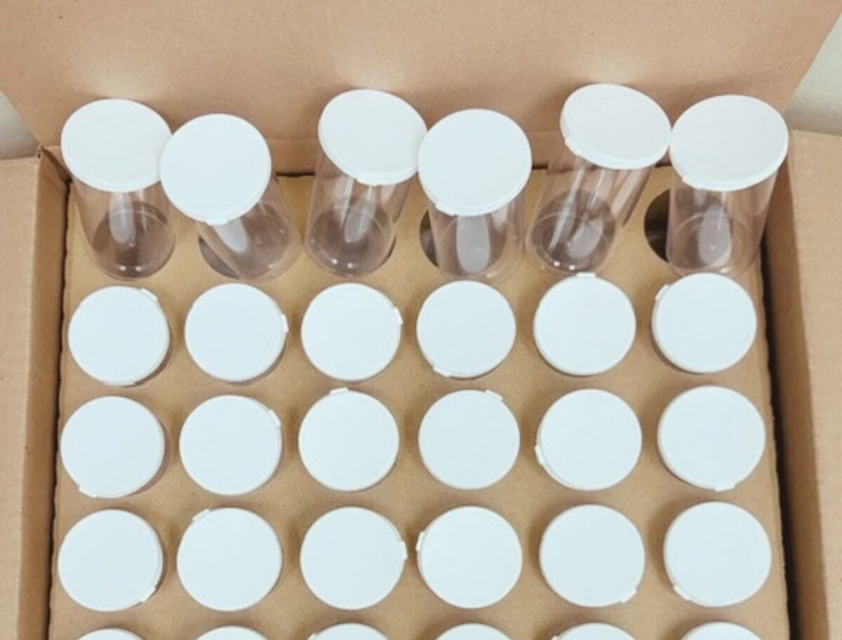 Cell-packed case of 40 dram clear vials with white snap caps