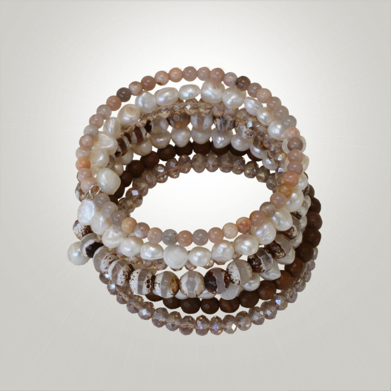Coin shaped pearl bracelt