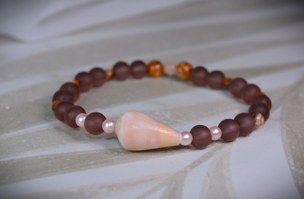 Hawaii cone shell bracelet
Pink cone shell Hawaii
white and pink shell bracelet
One of a kind shell bracelet
Best Hawaii shell bracelets
Matte color bracelet with sea shell
seashell bracelets from Hawaii
original Hawaii shell bracelets
gifts from Hawaii Bottled Ocean Treasures