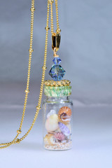 Gold necklace with seashells
Swarovski crystal