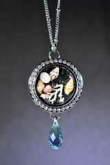 Locket necklace with seashells