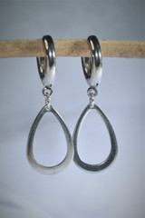 Silver tear drop earrings
Stainless steel earrings