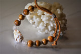 Conch shell bracelet Hawaii
Shell bracelet with wood beads Hawaii
brown suede Hawaii shell bracelet