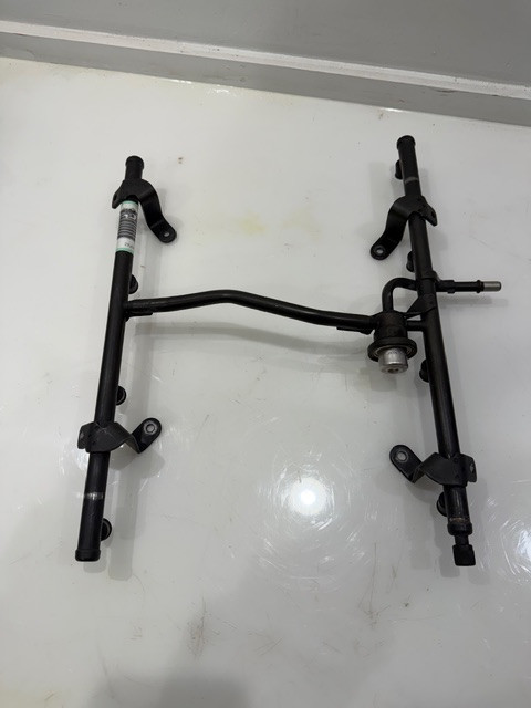 1999-2004 C5 Corvette Returnless Fuel Rail 12564632