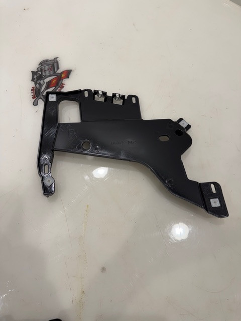 1997-04 (C5) Right Headlight Door Bracket NEW