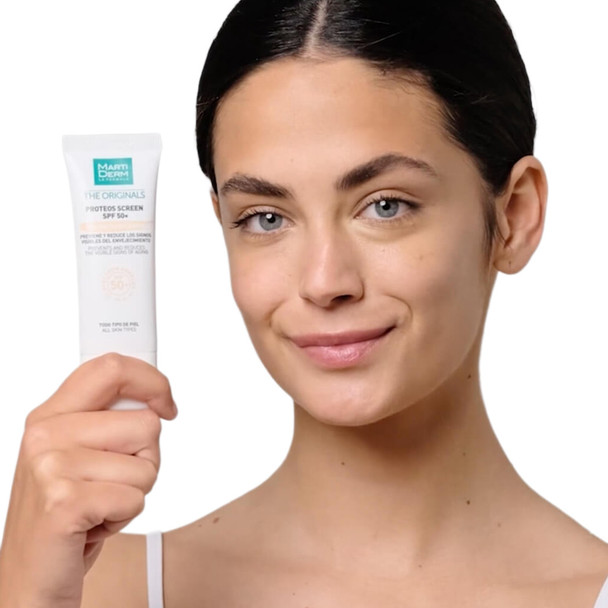 Martiderm Proteos Screen Color Fluid Cream SPF50 + 40ml Being Held by a Model