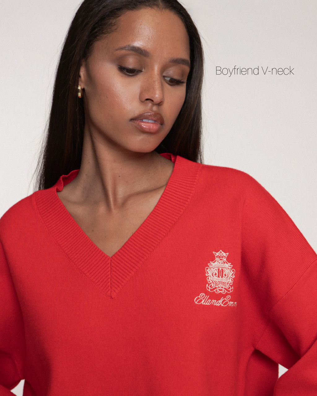 BELLMORE エンブレム Vネックニット セーター Classic Club V Neck Sweater- Red - EllandEmm