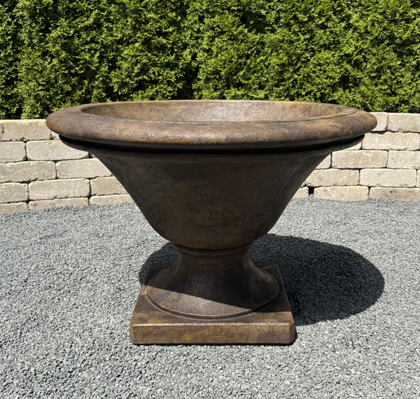 25" Basso II Urn