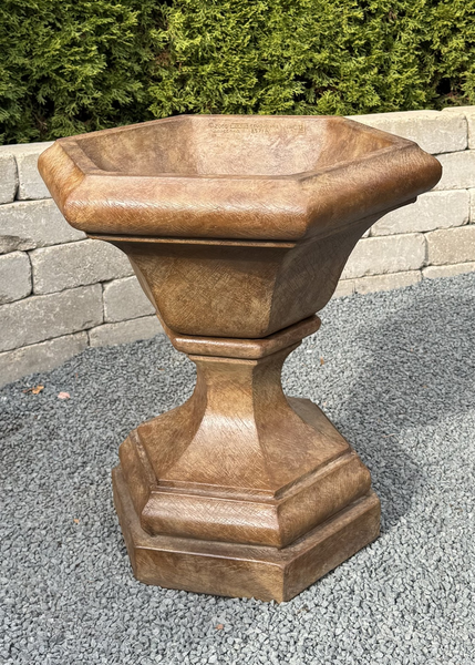 26" Kensington Planter