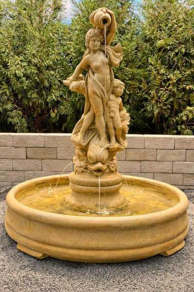 65" Venus Fountain in Grando Pool