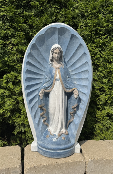 26" Small Madonna in Niche