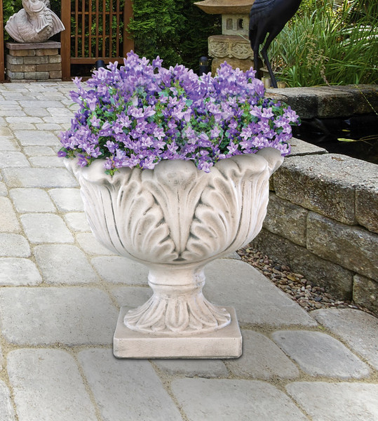 18" Ucanthus Planter