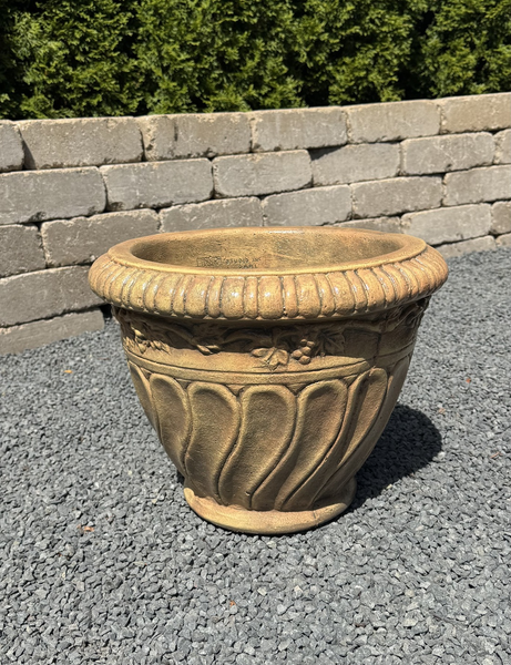 13" Small Cabernet Vase