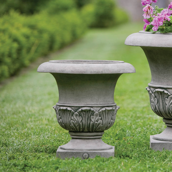 17" Williamsburg Acanthus Planter, Small