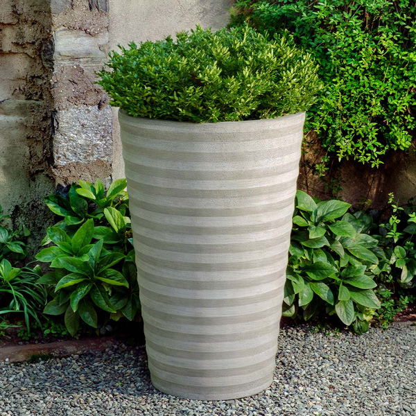 31" Conica Planter
