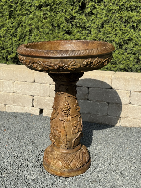 28" Small Grapeleaf Birdbath