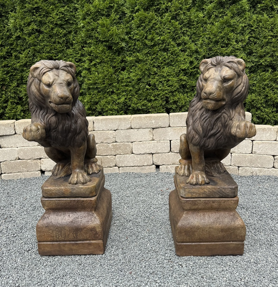 24" Lion (Left Paw Up)