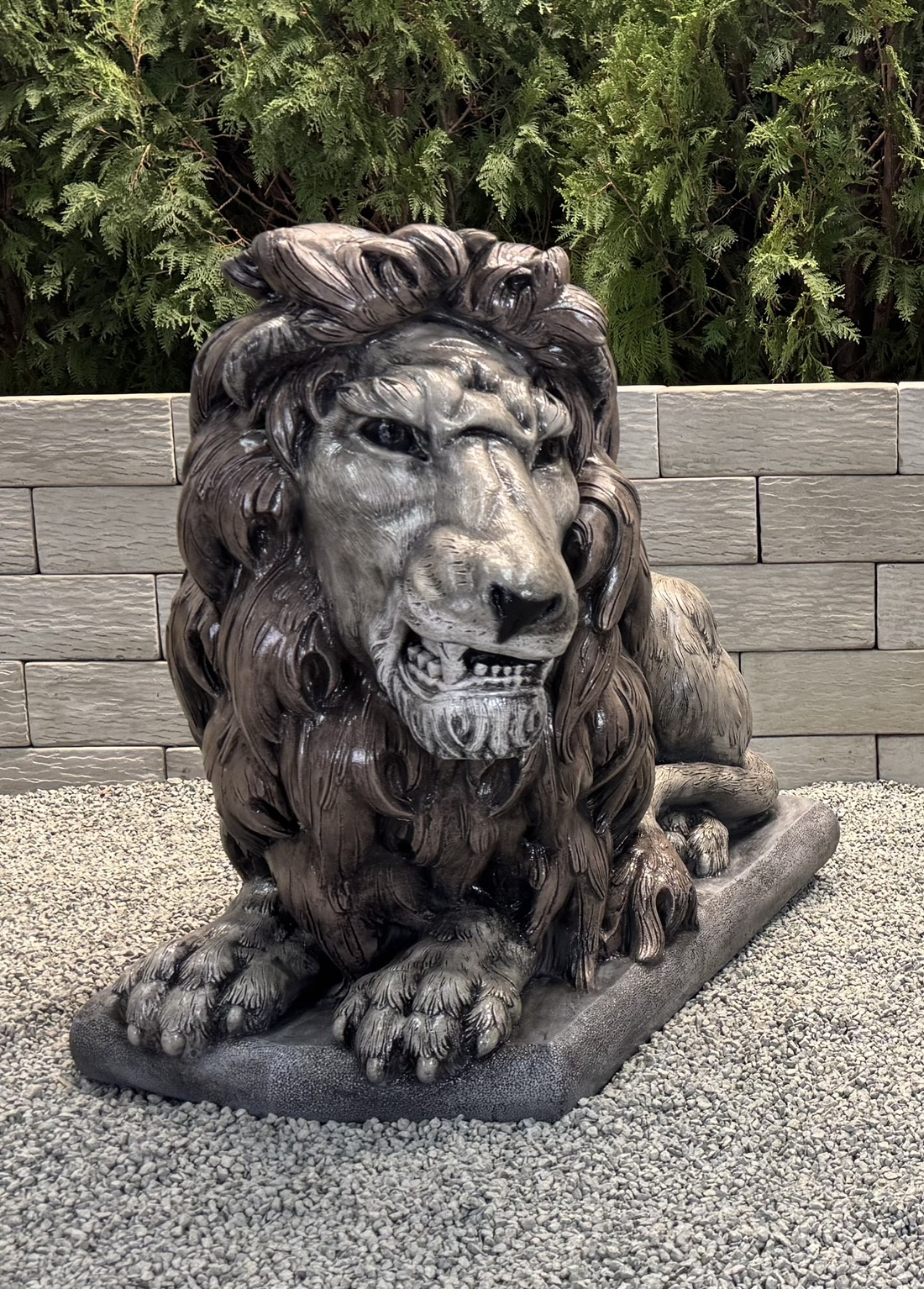 32" Grand Lion (Facing Left)