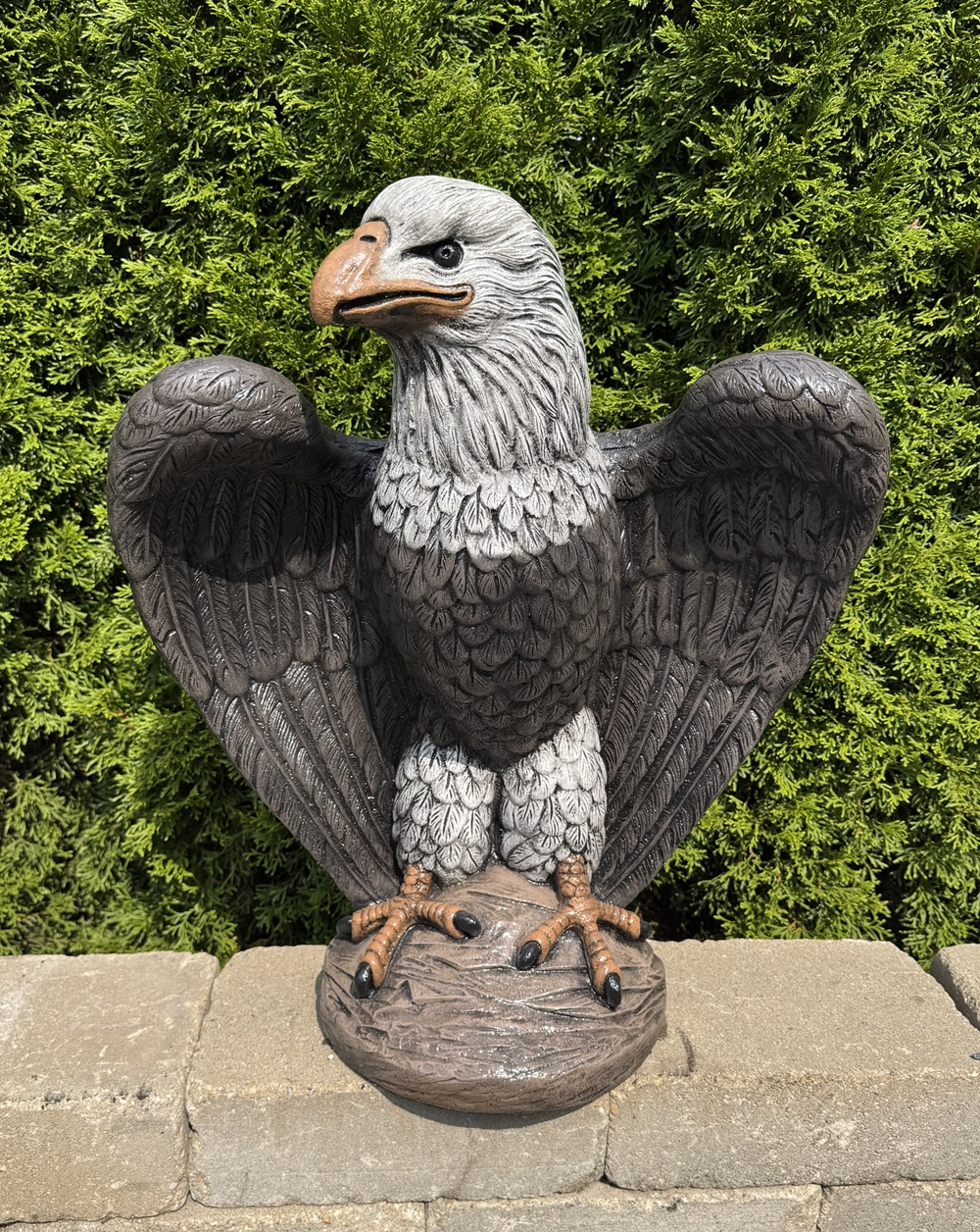 24" Eagle (Facing Right)
