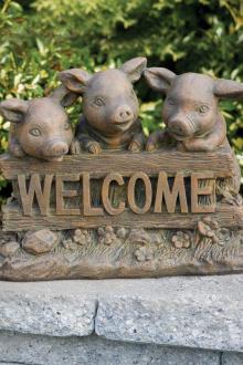 14" Welcome Pigs
