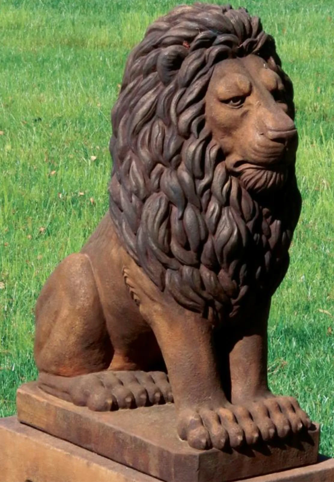 30" Grandessa Sitting Lion