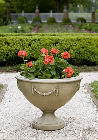 20" Williamsburg Neoclassic Urn