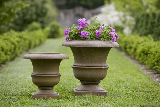 Campania Williamsburg Wren Planter