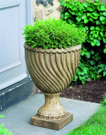 26" Ravenna Urn