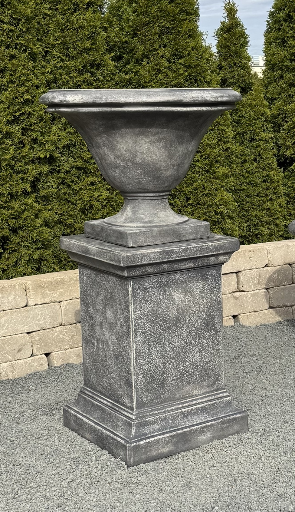 19" Avanti II Bassette Urn