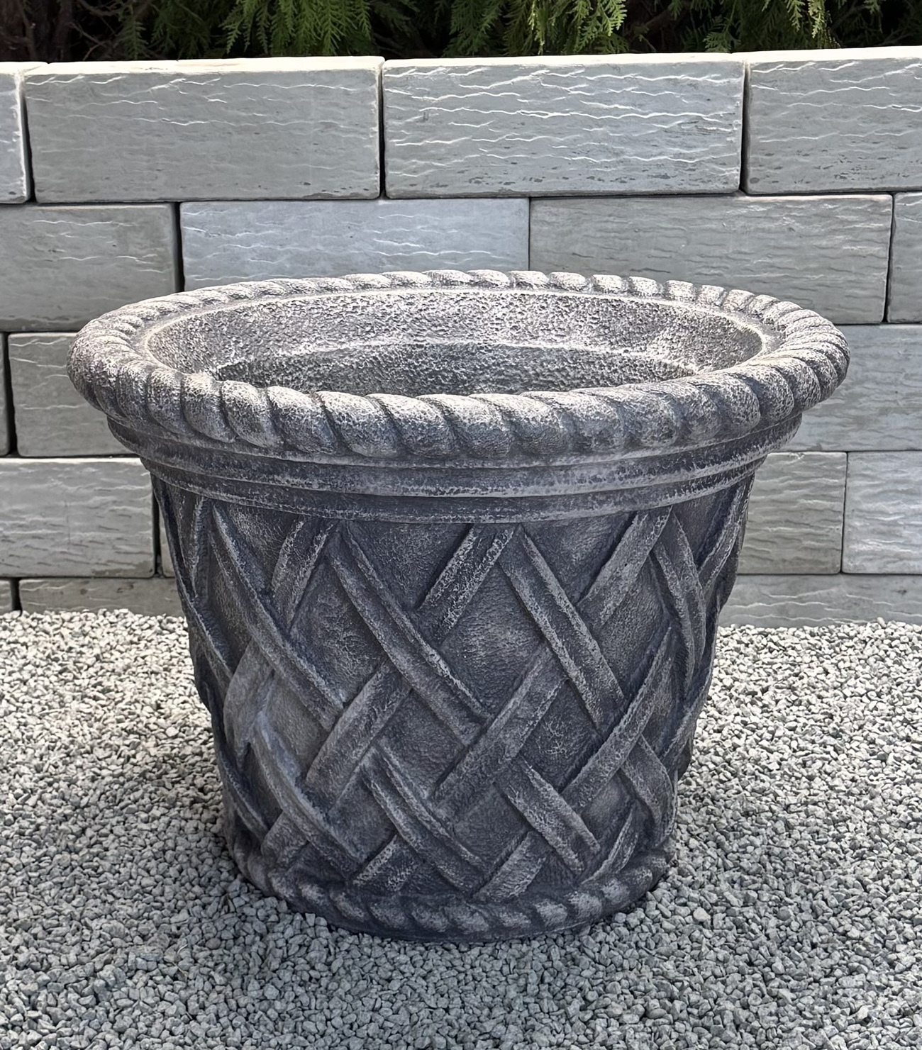 18" Large Tudor Weave Planter