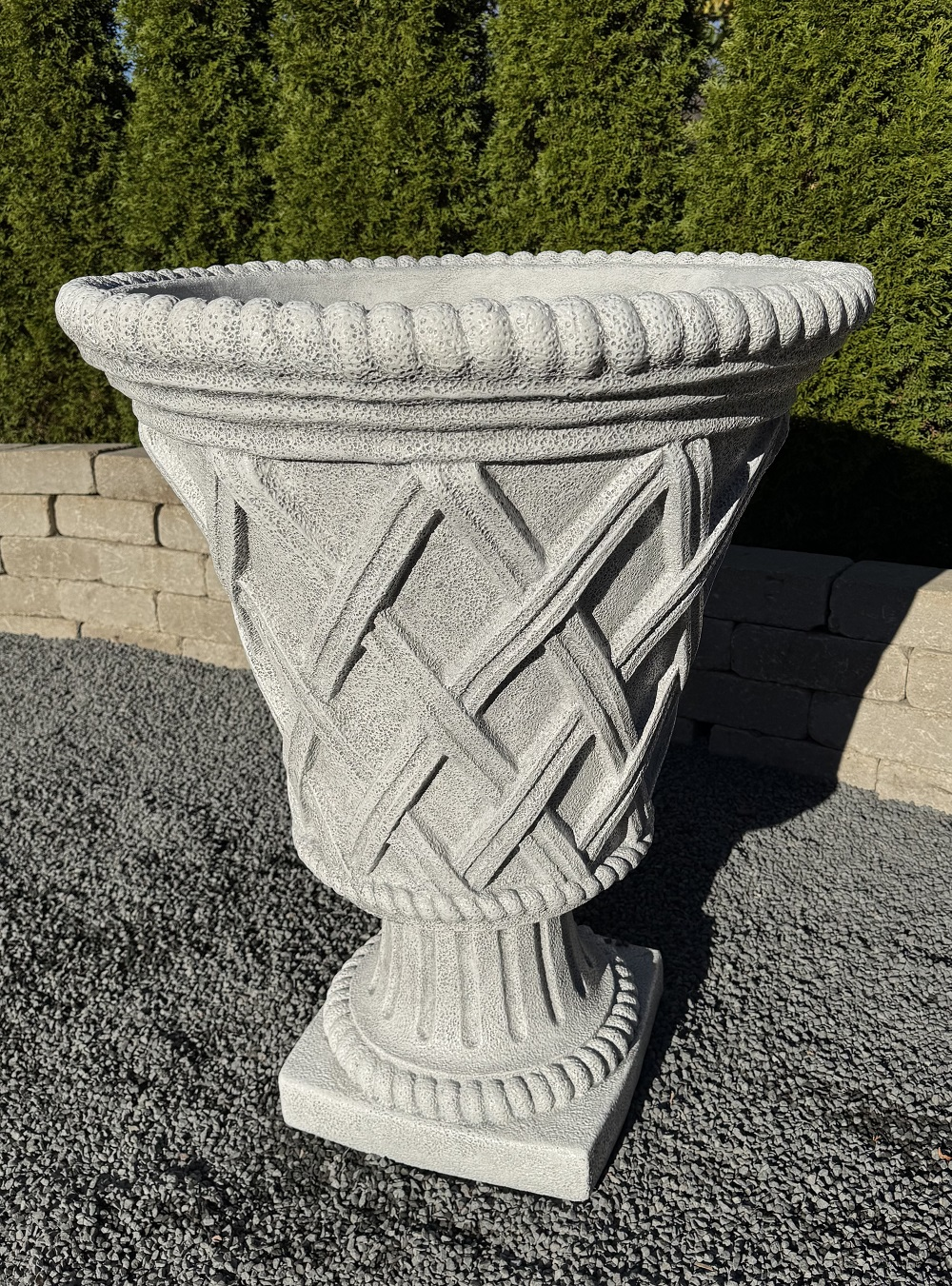36" Large Tudor Weave Pedestal Planter