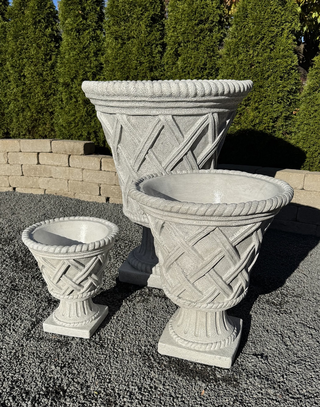 36" Large Tudor Weave Pedestal Planter